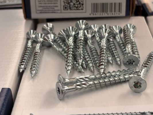 ARRIVAGE DE VISSERIE PROFESSIONNELLE